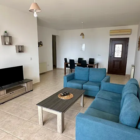 Cozy 2 Bdr House With Panoramic Sea Views